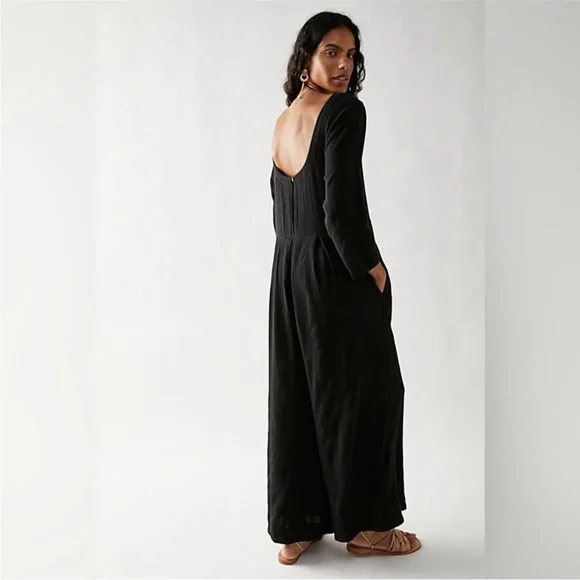 Elegant Black Jumpsuit - Picture 1 of 10